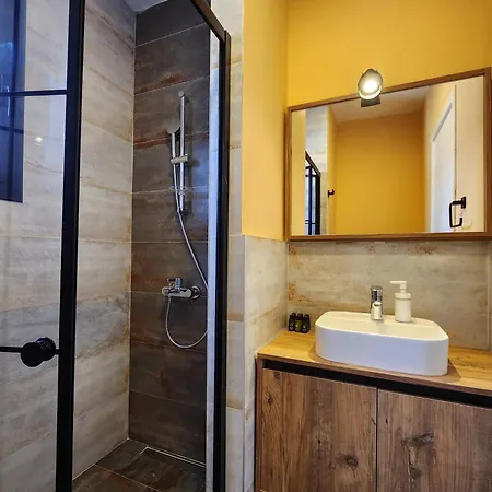 Demir Point By Safiya Göcek