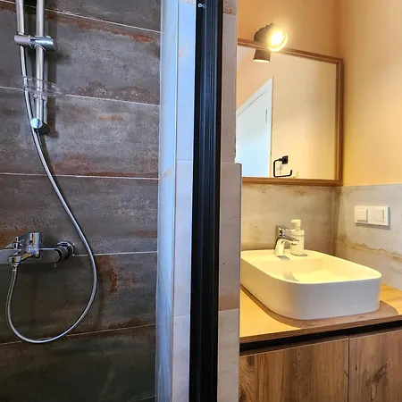 Demir Point By Safiya