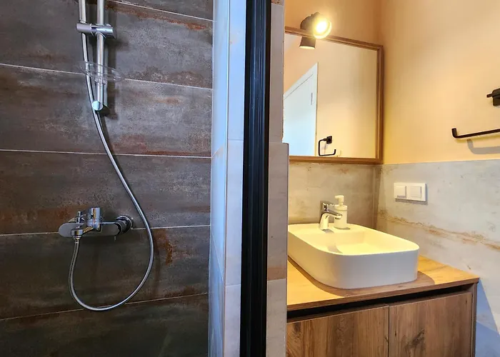 Demir Point By Safiya